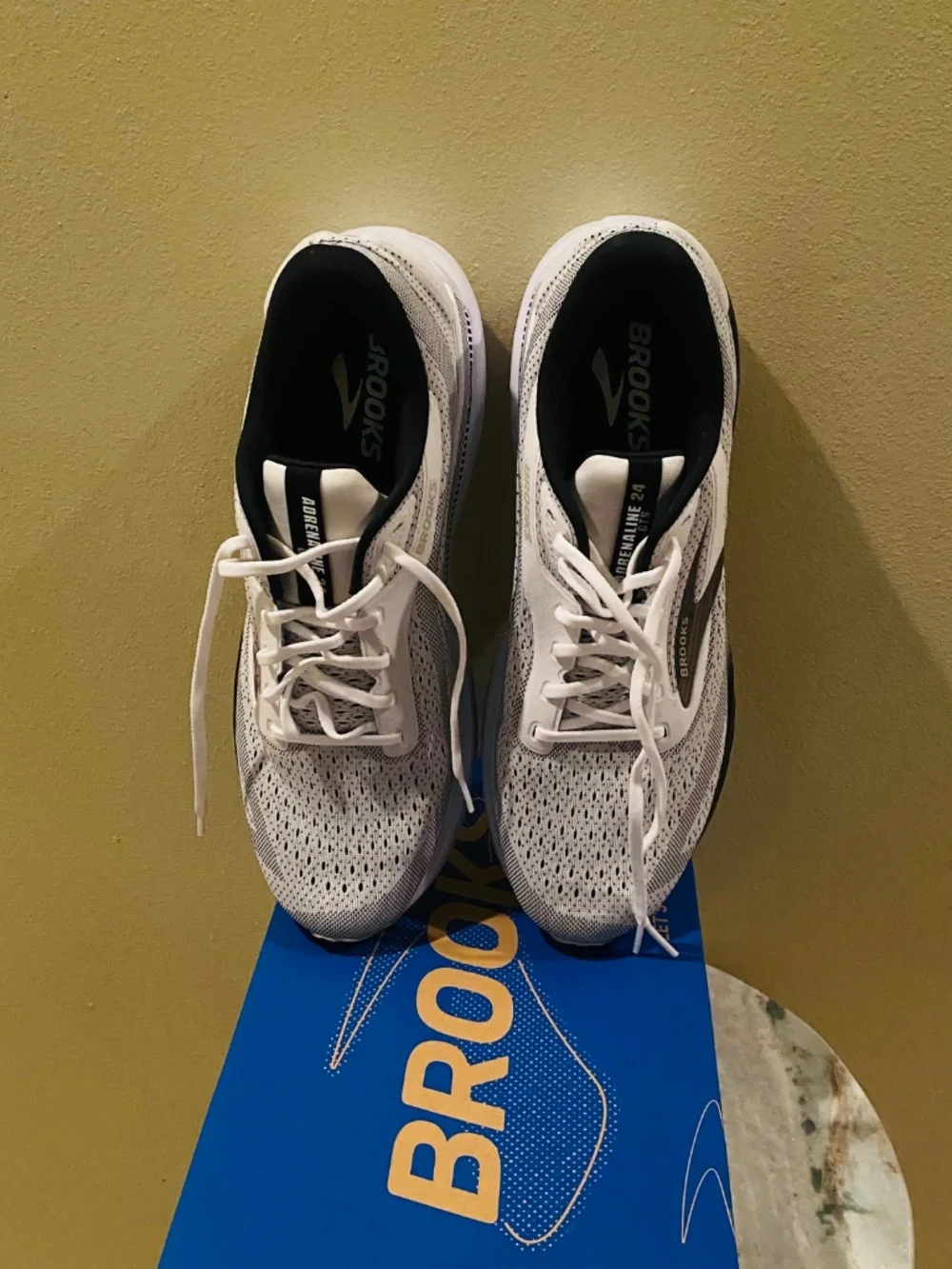 Brooks adrenaline GTS 24 size 14 Brooks Men's White and Black Athletic Shoes - Picture 2 of 8